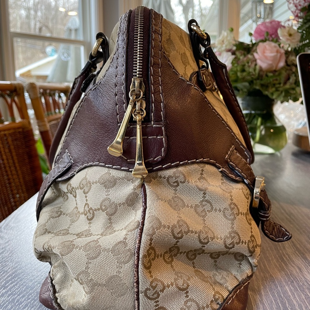 Vintage Gucci Pocket Book - Picture 6 of 7